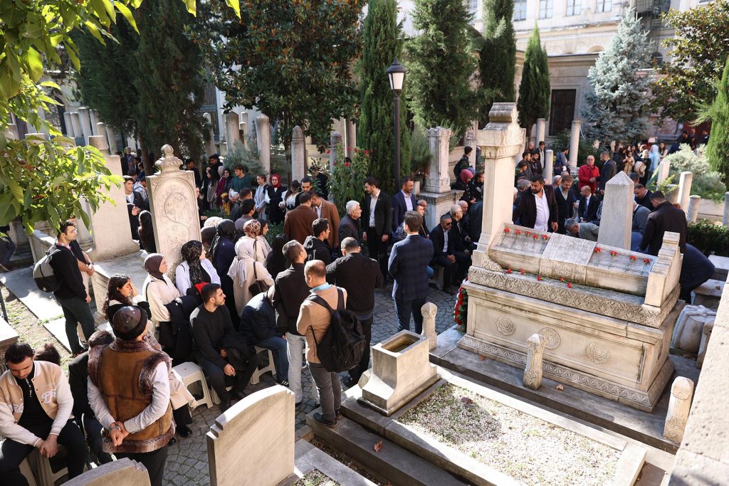 ZİYA GÖKALP, VEFATININ 100. YIL DÖNÜMÜNDE ANILDI zg01 zİya gÖkalp in mezari baŞinda dua ve anma