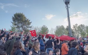 ODTÜ'DE TÜRK BAYRAĞI AÇANLARA ALÇAK SALDIRI