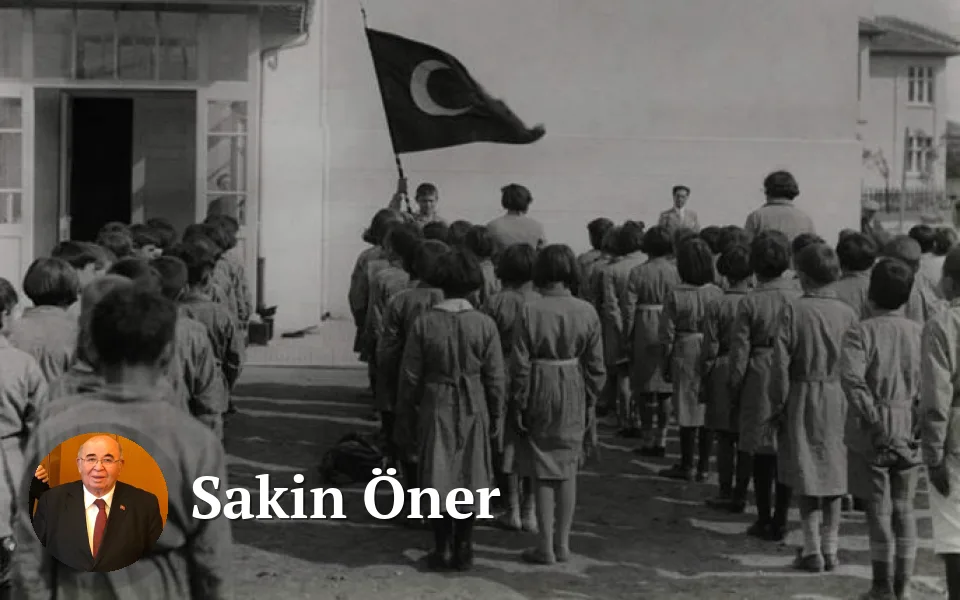 andımızı okuyan öğrenci